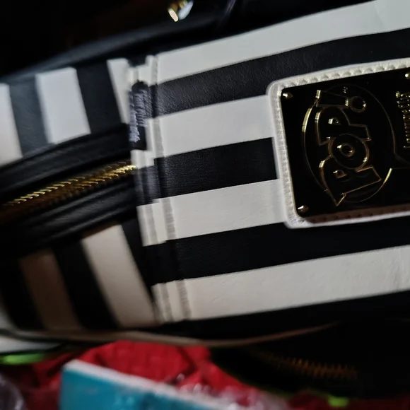 Beetlejuice Loungefly Bundle Backpack And Brush Set Collectable display picture 1